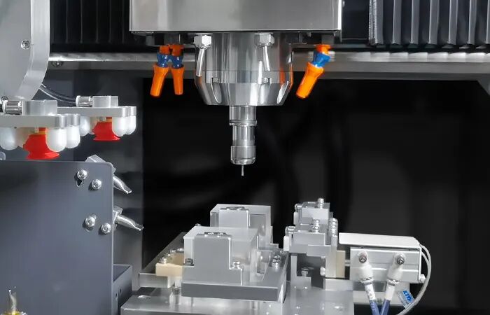 科杰JTGK-600G2研磨中心高速主轴加工特写(图源:科杰技术),攻克轮廓精度与表面完整性控制 科杰JTGK-600G2研磨中心高速主轴加工特写(图源:科杰技术),攻克轮廓精度与表面完整性控制