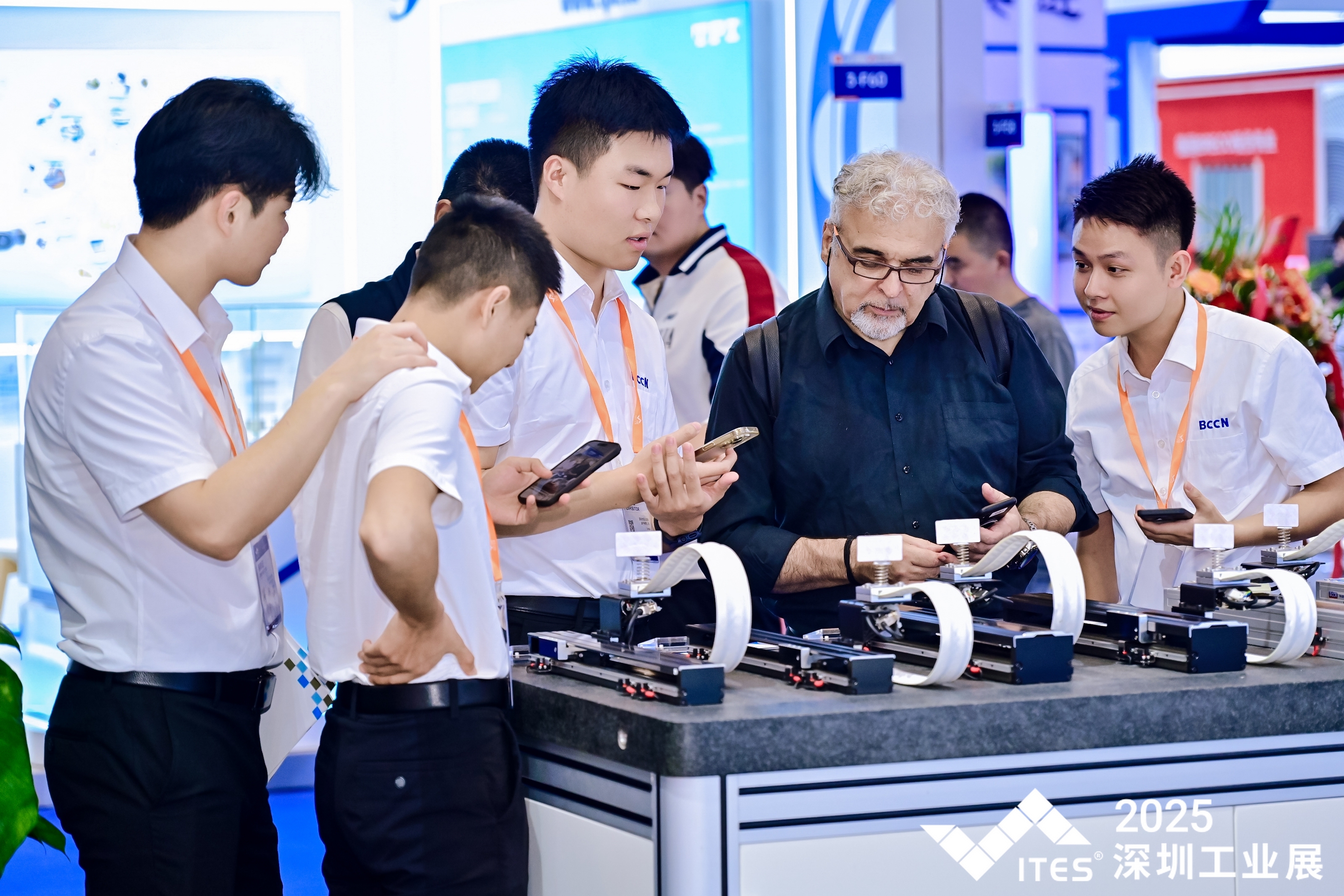 展会交流.jpg 展会交流.jpg